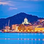 Apartment Garden Oasis - Private Garden & Free Parking Sibenik