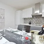 Apartment Garden Oasis - Private Garden & Free Parking Sibenik