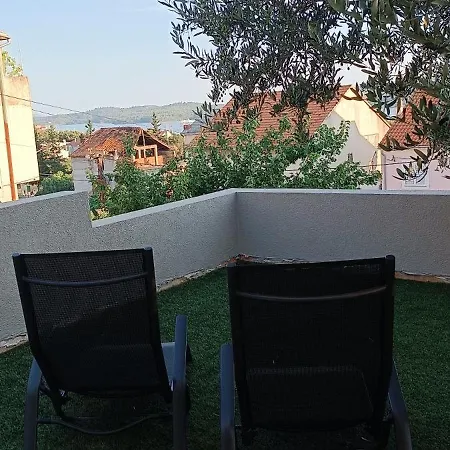 아파트 Garden Oasis - Private Garden & Free Parking *