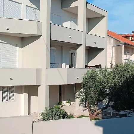 Apartman Garden Oasis - Private Garden & Free Parking Sibenik