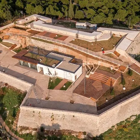 아파트 Garden Oasis - Private Garden & Free Parking