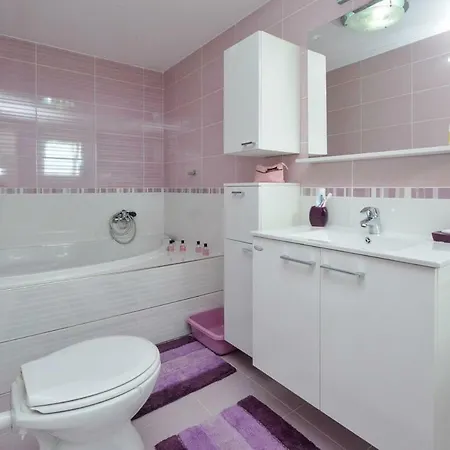 Garden Oasis - Private Garden & Free Parking Apartman