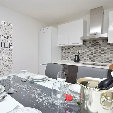 Apartman Garden Oasis - Private Garden & Free Parking Sibenik