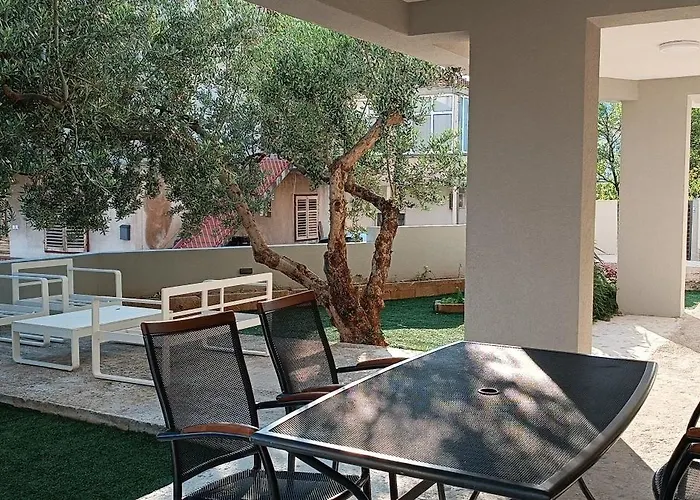 아파트 Garden Oasis - Private Garden & Free Parking