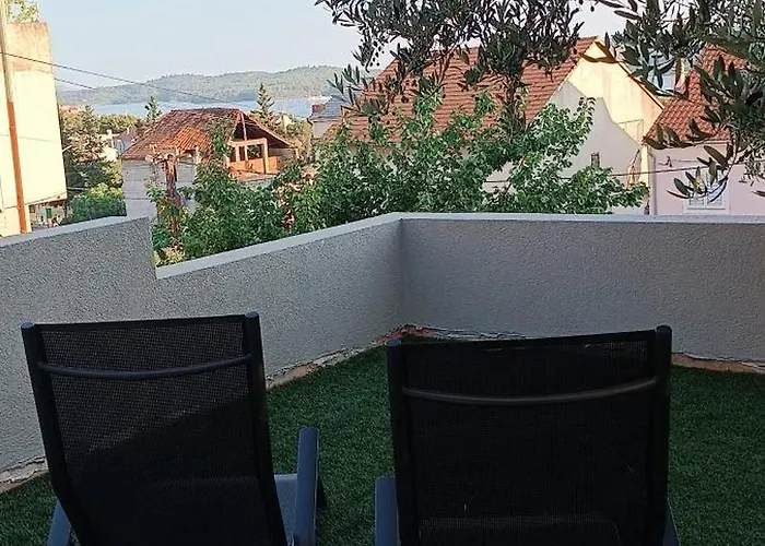 아파트 Garden Oasis - Private Garden & Free Parking *