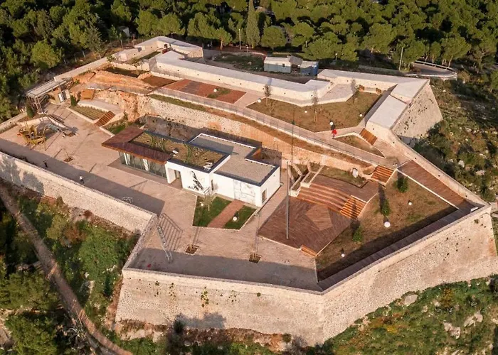 아파트 Garden Oasis - Private Garden & Free Parking