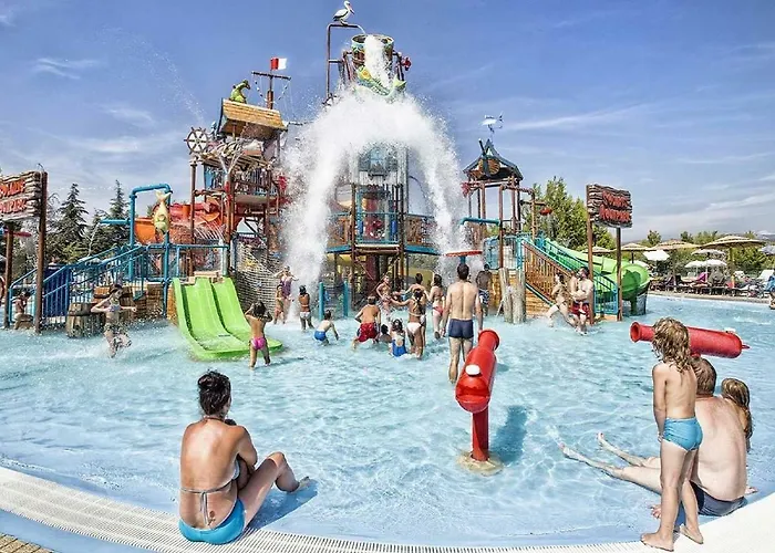 Garden Oasis - Private Garden & Free Parking 아파트