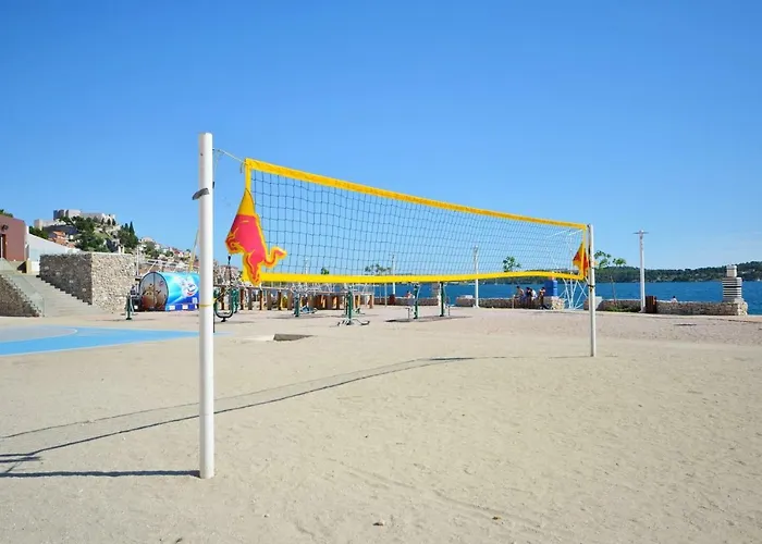 Garden Oasis - Private Garden & Free Parking 아파트 *