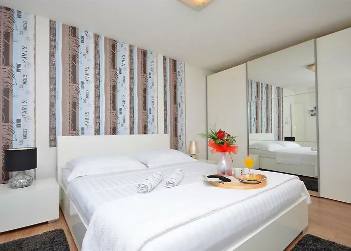 아파트 Garden Oasis - Private Garden & Free Parking 시베니크